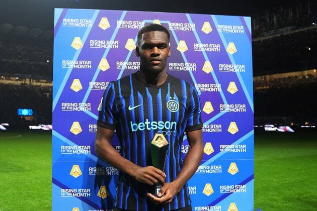 Ange-Yoan Bonny Rising Star of the month of October during the Serie A soccer match between Inter and Lazio at the San Siro Stadium in Milan , north Italy - Sunday , November 09 , 2025. - Soccer .  Copyright: xSpada LaPressex