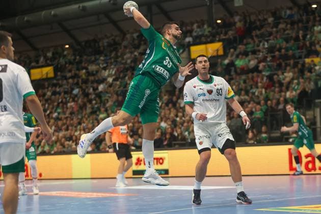 Luka Rogan SC DHfK Leipzig, 33 throws the ball in the jump, SC DHfK Leipzig vs Fuechse Berlin, Handball, 1 Bundesliga, Matchday 11, Season 2025 2026, 09 11 2025, SC DHfK Leipzig vs Fuechse Berlin, Handball, 1 Bundesliga, Matchday 11, Season 2025 2026, 09 11 2025 Leipzig Copyright: xEibner-Pressefoto LauraxRoemerx EP_LRR