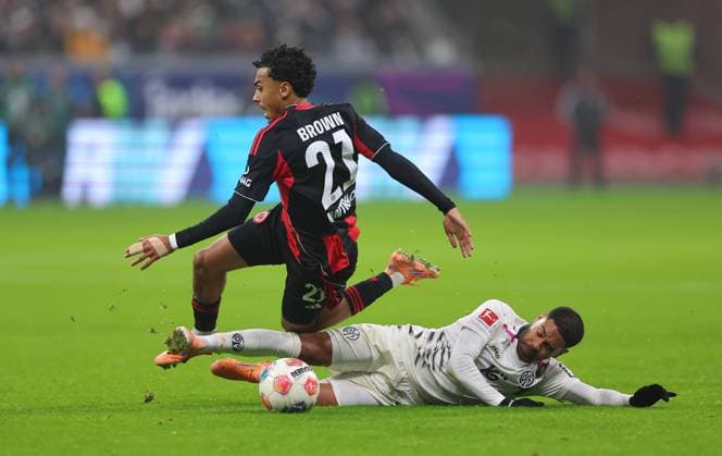 09 11 2025, Soccer Bundesliga, Eintracht Frankfurt 1 FSV Mainz 05, v l , Nathaniel Brown Eintracht Frankfurt , Phillipp Mwene FSV Mainz 05 DFL DFB REGULATIONS PROHIBIT ANY USE OF PHOTOGRAPHS AS IMAGE SEQUENCES AND OR QUASI VIDEO xdcx Copyright: HMBxMedia Claus