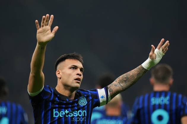 Inter Milan™s Lautaro Martinez celebrates after scoring 1-0 during the Serie A soccer match between Inter and Lazio at the San Siro Stadium in Milan , north Italy - Sunday , November 09 , 2025. - Soccer .  Copyright: xSpada LaPressex