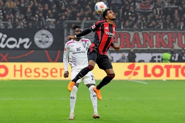Frankfurt, Germany 09 November 2025 1 BL 2025 2026 Eintracht Frankfurt vs FSV Mainz 05 In picture from left in duel Danny da Costa Mainz vs Ansgar Knauff Frankfurt DFL regulations prohibit any use of photographs as image sequences and or quasi video Deutsche Bank Park Hessen Copyright: xFotostandx xRacochax