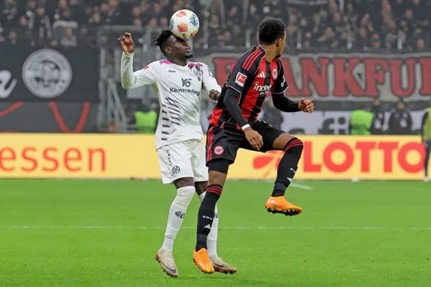 Frankfurt, Germany 09 November 2025 1 BL 2025 2026 Eintracht Frankfurt vs FSV Mainz 05 In picture from left in duel Danny da Costa Mainz vs Ansgar Knauff Frankfurt DFL regulations prohibit any use of photographs as image sequences and or quasi video Deutsche Bank Park Hessen Copyright: xFotostandx xRacochax