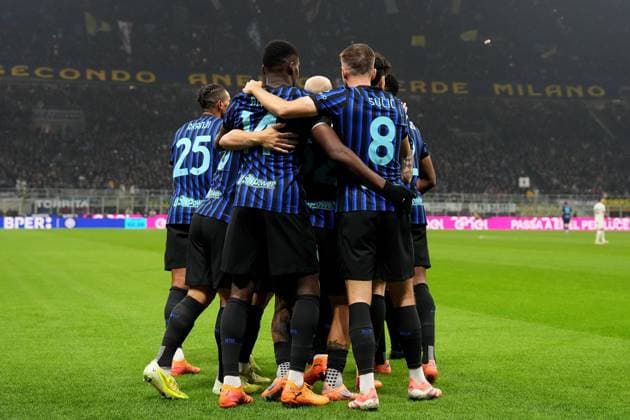 Inter Milan™s Lautaro Martinez celebrates after scoring 1-0 during the Serie A soccer match between Inter and Lazio at the San Siro Stadium in Milan , north Italy - Sunday , November 09 , 2025. - Soccer .  Copyright: xSpada LaPressex
