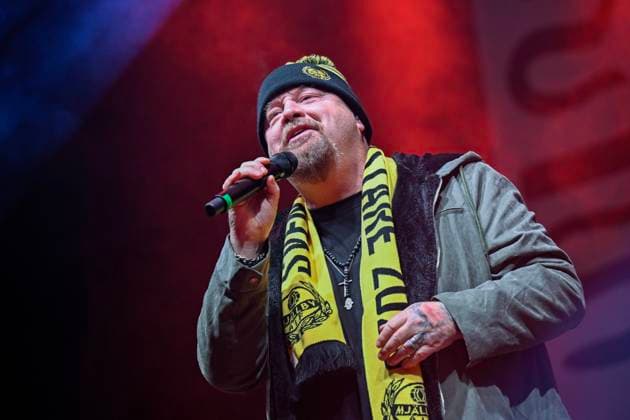 SÖLVESBORG, SWEDEN 20251109 Anders Bagge performs during the municipalitys official celebration in Sölvesborg to pay tribute to Mjällby and the teams Swedish Championship gold in football SÖLVESBORG SWEDEN x50090x  Copyright: xJohanxNilsson TTx MJÄLLBY SM-GULD