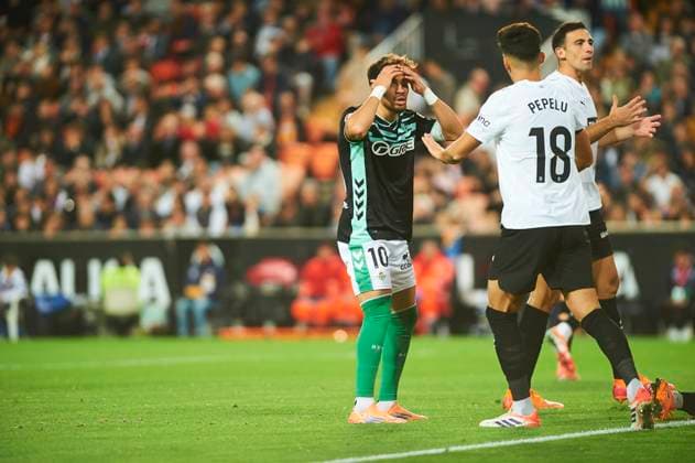 Ez Abde (Real Betis) during the LaLiga EA Sports match between Valencia CF and Real Betis at Estadio de Mestalla on November 9, 2025 in Valencia, Spain. (Photo by Maria Jose Segovia DeFodi Images) Ez Abde Real Betis during the LaLiga EA Sports match between Valencia CF and Real Betis at Estadio de Mestalla on November 9, 2025 in Valencia, Spain Photo by Maria Jose Segovia DeFodi Images