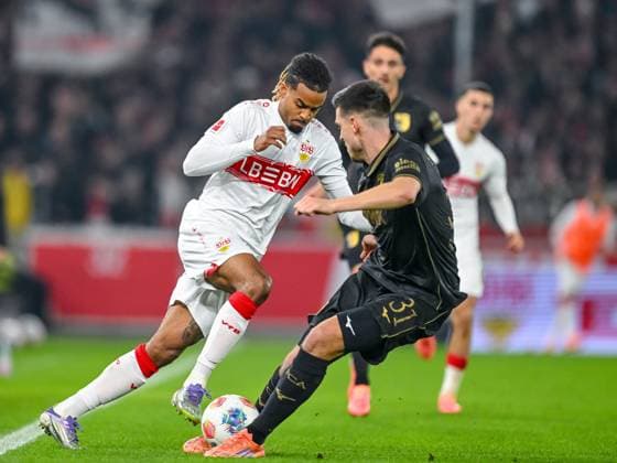Lorenz Assignon (VfB Stuttgart) und Keven Schlotterbeck (FC Augsburg) im Zweikampf waehrend des spiels der Bundesliga zwischen VfB Stuttgart und FC Augsburg, MHPArena Stuttgart am 09. November 2025 in Stuttgart, Deutschland. (Foto von Harry Langer DeFodi Images) +++ Lorenz Assignon (VfB Stuttgart) und Keven Schlotterbeck (FC Augsburg) battle for the ball during the Bundesliga match between VfB Stuttgart and FC Augsburg at MHPArena Stuttgart on November 9, 2025 in Stuttgart, Germany. (Photo by Harry Langer DeFodi Images) DFL regulations prohibit any use of photographs as image sequences and or quasi-video. (Photo by Harry Langer DeFodi Images) DFL regulations prohibit any use of photographs as image sequences and or quasi-video. Lorenz Assignon VfB Stuttgart und Keven Schlotterbeck FC Augsburg im Zweikampf waehrend des spiels der Bundesliga zwischen VfB Stuttgart und FC Augsburg, MHPArena Stuttgart am 09 November 2025 in Stuttgart, Germany Photo by Harry Langer DeFodi Images Lorenz Assignon VfB Stuttgart und Keven Schlotterbeck FC Augsburg battle for the ball during the Bundesliga match between VfB Stuttgart and FC Augsburg at MHPArena Stuttgart on November 9, 2025 in Stuttgart, Germany Photo by Harry Langer DeFodi Images DFL regulations prohibit any use of photographs as image sequences and or quasi video Photo by Harry Langer DeFodi Images DFL regulations prohibit any use of photographs as image sequences and or quasi video