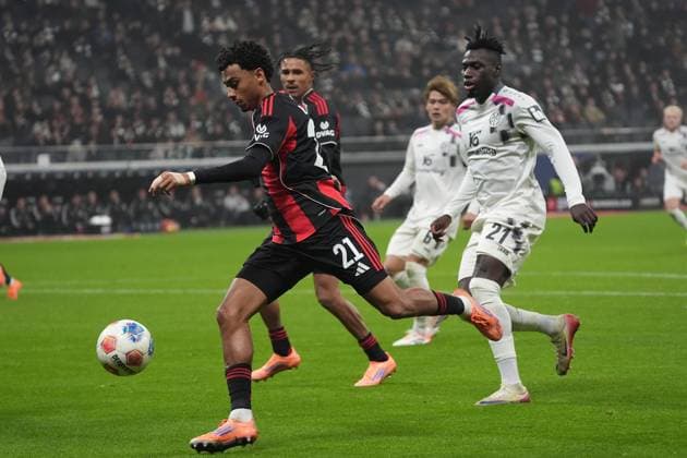 Nathaniel Brown Eintracht Frankfurt, 21 attacks Frankfurt 09 11 2025 Eintracht Frankfurt vs 1 FSV Mainz 05, Deutsche Bank Park, 10 Matchday Bundesliga