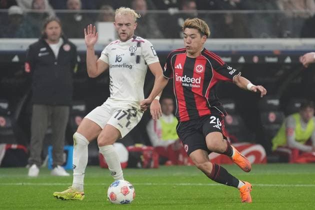 Ritsu Doan Eintracht Frankfurt, 20 vs Benedict Hollerbach 1 FSV Mainz 05, 17 Frankfurt 09 11 2025 Eintracht Frankfurt vs 1 FSV Mainz 05, Deutsche Bank Park, Matchday 10 Bundesliga