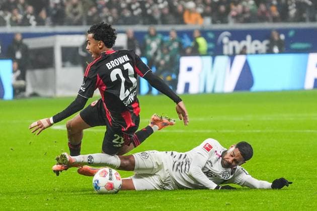 Philipp Mwene 1 FSV Mainz 05, 2 grabs the ball from Nathaniel Brown Eintracht Frankfurt, 21 Frankfurt 09 11 2025 Eintracht Frankfurt vs 1 FSV Mainz 05, Deutsche Bank Park, Matchday 10 Bundesliga