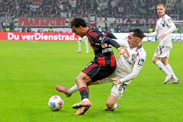 Frankfurt, Germany 09 November 2025 1 BL 2025 2026 Eintracht Frankfurt vs FSV Mainz 05 In picture from left in duel Nathaniel Brown Frankfurt vs Paul Nebel Mainz DFL regulations prohibit any use of photographs as image sequences and or quasi video Deutsche Bank Park Hessen Copyright: xFotostandx xRacochax