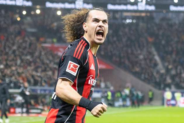 1 Bundesliga Eintracht Frankfurt 1 FSV Mainz 05, 09 11 2025 Arthur Theate Eintracht Frankfurt 3 celebrates the goal of Ritsu Doan Eintracht Frankfurt 20 emotional, Eintracht Frankfurt 1 FSV Mainz 05, Frankfurt, Deutsche Bank Park, 9 11 2025 Copyright: xBEAUTIFULxSPORTS Gawlikx