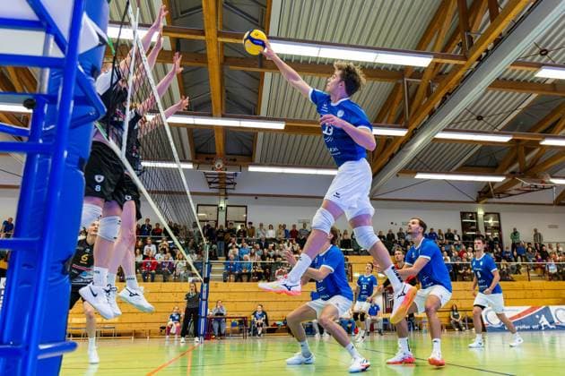 09 11 2025, GER, Volleyball, Season 2025 2026, Men, DVV Cup, Round of 16, Blue Volleys Gotha Barock Volleys MTV Ludwigsburg Ben Bierwisch Blue Volleys Gotha 99867 Gotha Sporthalle Sportanlage Ernesti Thüringen Germany