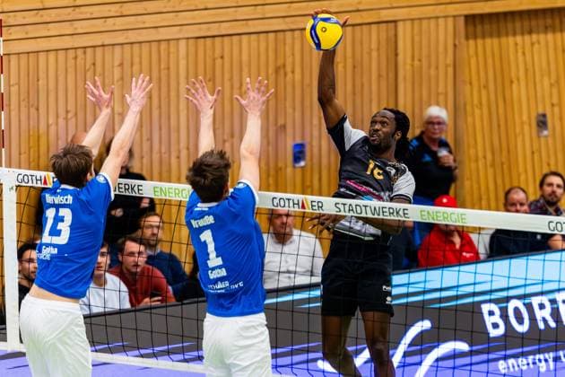 09 11 2025, GER, Volleyball, Season 2025 2026, Men, DVV Cup, Round of 16, Blue Volleys Gotha Barock Volleys MTV Ludwigsburg Nyherowo Omene Barock Volleys MTV Ludwigsburg , Ben Bierwisch Blue Volleys Gotha , Justus Krausse Blue Volleys Gotha 99867 Gotha Sporthalle Sportanlage Ernesti Thüringen Germany