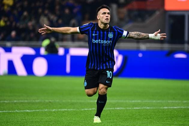 Inter Milan v Lazio - Serie A MILAN, ITALY - NOVEMBER 9: Lautaro Martinez of Inter Milan celebrates after scoring his team first goal during the Italian Serie A football match Inter Milan vs Lazio at San Siro Stadium in Milan, Italy on November 9, 2025 Piero Cruciatti Anadolu Milano Italy. Editorial use only. Please get in touch for any other usage.  Copyright: x2025xAnadoluxPieroxCruciattix