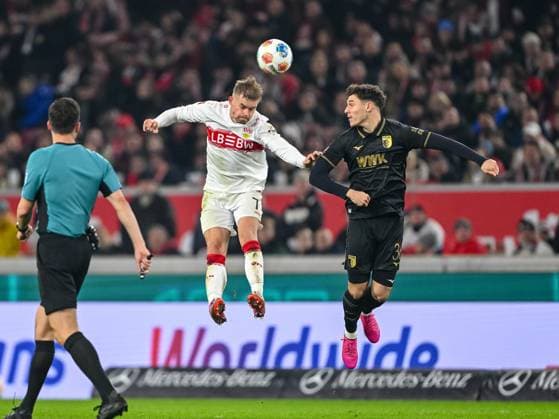 Maximilian Mittelstädt (VfB Stuttgart) und Mert Kömür (FC Augsburg) im Zweikampf waehrend des spiels der Bundesliga zwischen VfB Stuttgart und FC Augsburg, MHPArena Stuttgart am 09. November 2025 in Stuttgart, Deutschland. (Foto von Harry Langer DeFodi Images) +++ Maximilian Mittelstädt (VfB Stuttgart) und Mert Kömür (FC Augsburg) battle for the ball during the Bundesliga match between VfB Stuttgart and FC Augsburg at MHPArena Stuttgart on November 9, 2025 in Stuttgart, Germany. (Photo by Harry Langer DeFodi Images) DFL regulations prohibit any use of photographs as image sequences and or quasi-video. (Photo by Harry Langer DeFodi Images) DFL regulations prohibit any use of photographs as image sequences and or quasi-video. Maximilian Mittelstädt VfB Stuttgart und Mert Kömür FC Augsburg im Zweikampf waehrend des spiels der Bundesliga zwischen VfB Stuttgart und FC Augsburg, MHPArena Stuttgart am 09 November 2025 in Stuttgart, Germany Photo by Harry Langer DeFodi Images Maximilian Mittelstädt VfB Stuttgart und Mert Kömür FC Augsburg battle for the ball during the Bundesliga match between VfB Stuttgart and FC Augsburg at MHPArena Stuttgart on November 9, 2025 in Stuttgart, Germany Photo by Harry Langer DeFodi Images DFL regulations prohibit any use of photographs as image sequences and or quasi video Photo by Harry Langer DeFodi Images DFL regulations prohibit any use of photographs as image sequences and or quasi video