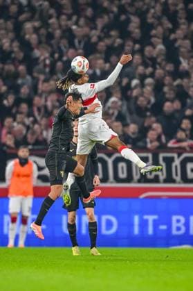 Dimitris Giannoulis (FC Augsburg) und Lorenz Assignon (VfB Stuttgart) im Zweikampf waehrend des spiels der Bundesliga zwischen VfB Stuttgart und FC Augsburg, MHPArena Stuttgart am 09. November 2025 in Stuttgart, Deutschland. (Foto von Harry Langer DeFodi Images) +++ Dimitris Giannoulis (FC Augsburg) und Lorenz Assignon (VfB Stuttgart) battle for the ball during the Bundesliga match between VfB Stuttgart and FC Augsburg at MHPArena Stuttgart on November 9, 2025 in Stuttgart, Germany. (Photo by Harry Langer DeFodi Images) DFL regulations prohibit any use of photographs as image sequences and or quasi-video. (Photo by Harry Langer DeFodi Images) DFL regulations prohibit any use of photographs as image sequences and or quasi-video. Dimitris Giannoulis FC Augsburg and Lorenz Assignon VfB Stuttgart in a duel during the Bundesliga match between VfB Stuttgart and FC Augsburg, MHPArena Stuttgart on November 09, 2025 in Stuttgart, Germany Photo by Harry Langer DeFodi Images Dimitris Giannoulis FC Augsburg and Lorenz Assignon VfB Stuttgart battle for the ball during the Bundesliga match between VfB Stuttgart and FC Augsburg at MHPArena Stuttgart on November 9, 2025 in Stuttgart, Germany Photo by Harry Langer DeFodi Images DFL regulations prohibit any use of photographs as image sequences and or quasi video Photo by Harry Langer DeFodi Images DFL regulations prohibit any use of photographs as image sequences and or quasi video