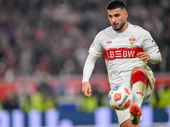Deniz Undav (VfB Stuttgart) in Aktion, am Ball, Einzelaktion waehrend des spiels der Bundesliga zwischen VfB Stuttgart und FC Augsburg, MHPArena Stuttgart am 09. November 2025 in Stuttgart, Deutschland. (Foto von Harry Langer DeFodi Images) +++ Deniz Undav (VfB Stuttgart) controls the Ball during the Bundesliga match between VfB Stuttgart and FC Augsburg at MHPArena Stuttgart on November 9, 2025 in Stuttgart, Germany. (Photo by Harry Langer DeFodi Images) DFL regulations prohibit any use of photographs as image sequences and or quasi-video. (Photo by Harry Langer DeFodi Images) DFL regulations prohibit any use of photographs as image sequences and or quasi-video. Deniz Undav VfB Stuttgart in action, am Ball, Einzelaktion waehrend des spiels der Bundesliga zwischen VfB Stuttgart und FC Augsburg, MHPArena Stuttgart am 09 November 2025 in Stuttgart, Germany Photo by Harry Langer DeFodi Images Deniz Undav VfB Stuttgart controls the Ball during the Bundesliga match between VfB Stuttgart and FC Augsburg at MHPArena Stuttgart on November 9, 2025 in Stuttgart, Germany Photo by Harry Langer DeFodi Images DFL regulations prohibit any use of photographs as image sequences and or quasi video Photo by Harry Langer DeFodi Images DFL regulations prohibit any use of photographs as image sequences and or quasi video