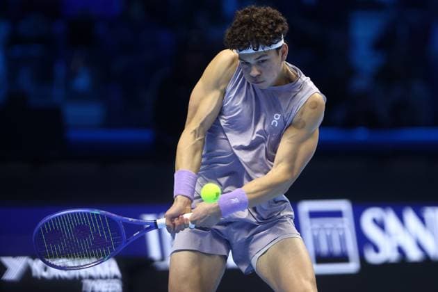 Alexander Zverev vs Ben Shelton Ben Shelton of USA in action during the Round Robin singles match between Alexander Zverev of Germany and Ben Shelton of Usa on Day One of the Nitto ATP, Tennis Herren World Tour Finals. Turin Inalpi Arena Italy Copyright: xMarcoxCanonierox