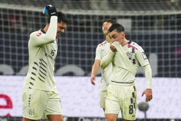 Nadiem Amiri 1 FSV Mainz 05, 10 and Paul Nebel 1 FSV Mainz 05, 8 frustrated and disappointed after the defeat Frankfurt 09 11 2025 Eintracht Frankfurt vs 1 FSV Mainz 05, Deutsche Bank Park, Matchday 10 Bundesliga