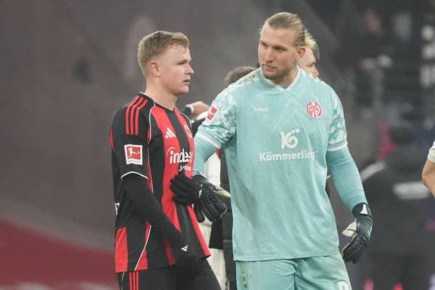 Jonathan Burkhardt Eintracht Frankfurt, 09 with goalkeeper Robin Zentner 1 FSV Mainz 05, 27 Frankfurt 09 11 2025 Eintracht Frankfurt vs 1 FSV Mainz 05, Deutsche Bank Park, 10 Matchday Bundesliga