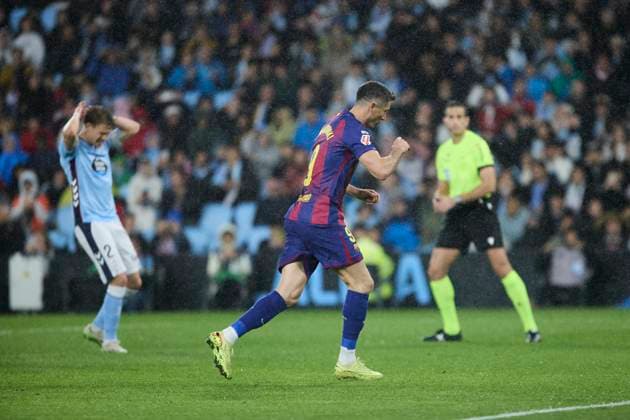 RC Celta de Vigo v FC Barcelona, Barca - LaLiga EA Sports VIGO, SPAIN - NOVEMBER 9: Robert Lewandowski of FC Barcelona celebrates after scoring his team s first goal during to the LaLiga EA Sports match between RC Celta de Vigo and FC Barcelona at Abanca Balaidos stadium on November 9, 2025 in Vigo, Spain. (Photo by Diego Simon Photo Players Images Magara Press) Vigo Abanca Balaidos Stadium Spain Copyright: xDiegoxSimonx
