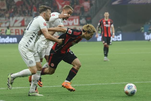Eintracht Frankfurt 1 FSV Mainz 05 , 1 FBL Ritsu Doan Eintracht Frankfurt, 20 finds the gap between Silvan Widmer Mainz, 30 and Armindo Sieb Mainz, 11 and scores to make it 1 0 Bundesliga match between Eintracht Frankfurt and 1 FSV Mainz 05 on November 9, 2025 at Deutsche Bank Park in Frankfurt am Main , Frankfurt am Main Hessen Germany Deutsche Bank Park