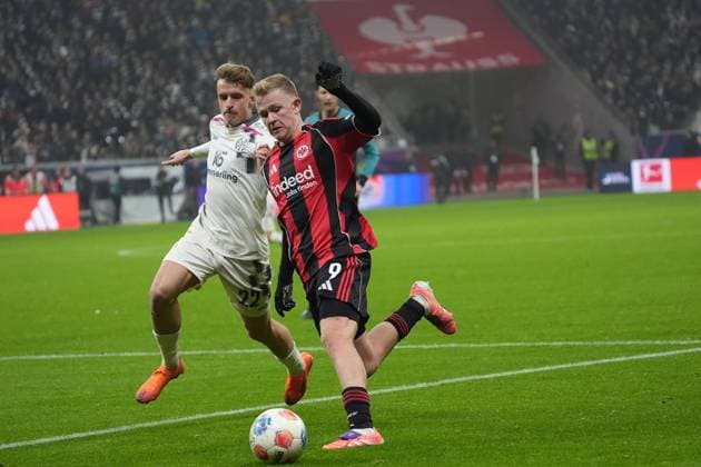 Jonathan Burkhardt Eintracht Frankfurt, 09 vs Nikolas Veratschnig 1 FSV Mainz 05, 22 Frankfurt 09 11 2025 Eintracht Frankfurt vs 1 FSV Mainz 05, Deutsche Bank Park, Matchday 10 Bundesliga