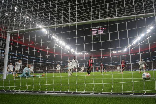 Soccer 1 Bundesliga Eintracht Frankfurt 1 FSV Mainz 05 on 09 11 2025 at Deutsche Bank Park in Frankfurt Ritsu Doan Frankfurt 20 scores the goal against goalkeeper Robin Zentner Mainz 27 to make it 1 - 0 MH