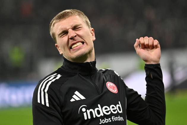 09 11 2025, xjhx, Soccer 1 Bundesliga, Eintracht Frankfurt 1 FSV Mainz 05 v l jubilation, joy about the victory Rasmus Kristensen Eintracht Frankfurt DFL DFB REGULATIONS PROHIBIT ANY USE OF PHOTOGRAPHS as IMAGE SEQUENCES and or QUASI VIDEO Frankfurt am Main