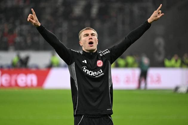09 11 2025, xjhx, Soccer 1 Bundesliga, Eintracht Frankfurt 1 FSV Mainz 05 v l jubilation, joy about the victory Rasmus Kristensen Eintracht Frankfurt DFL DFB REGULATIONS PROHIBIT ANY USE OF PHOTOGRAPHS as IMAGE SEQUENCES and or QUASI VIDEO Frankfurt am Main