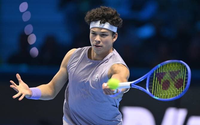 November 9, 2025, Turin, Italy: Ben Shelton of USA plays match agains Alexander Zverev of Germany during the match of Nitto ATP, Tennis Herren Finals in Turin, 9 november 2025 ANSA ALESSANDRO DI MARCO Tennis: Nitto ATP Finals 2025  - ZUMAa110 20251109_zaf_a110_125 Copyright: xAlessandroxDixMarcox