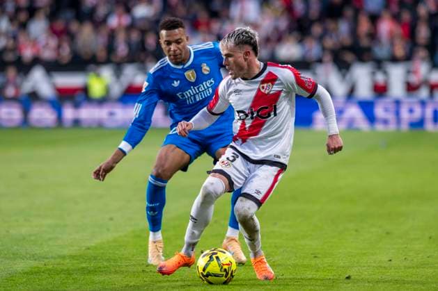November 9, 2025, Madrid, Madrid, Spain: PEP CHAVARRIA of Rayo Vallecano in action during the LaLiga EA Sports match between RAYO VALLECANO DE MADRID Vs. REAL MADRID CF at Estadio de Vallecas on November 09, 2025 in Madrid, Spain. Madrid Spain - ZUMAc312 20251109_zsp_c312_119 Copyright: xOscarxManuelxSanchezx