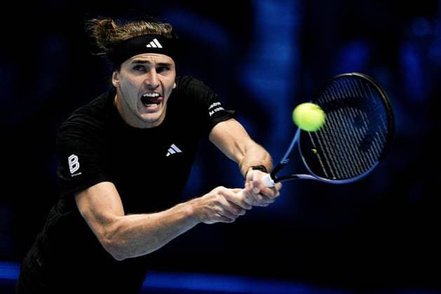 Germany s Alexander Zverev returns the ball to United StatesÕ Ben Shelton during the singles tennis match of the ATP, Tennis Herren World Tour Finals at the Inalpi Arena in Turin, Italy - Sunday, Nov. 9, 2025. - .  Copyright: xMarcoxAlpozzi LaPressex