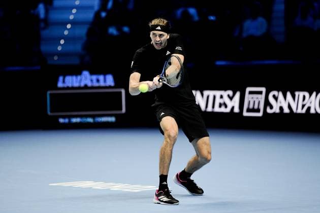 Germany s Alexander Zverev returns the ball to United StatesÕ Ben Shelton during the singles tennis match of the ATP, Tennis Herren World Tour Finals at the Inalpi Arena in Turin, Italy - Sunday, Nov. 9, 2025. - .  Copyright: xMarcoxAlpozzi LaPressex
