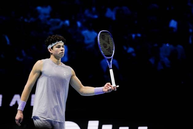 United StatesÕ Ben Shelton gesture during the singles tennis match of the ATP, Tennis Herren World Tour Finals against Germany s Alexander Zverev at the Inalpi Arena in Turin, Italy - Sunday, Nov. 9, 2025. - .  Copyright: xMarcoxAlpozzi LaPressex