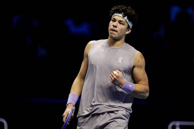 United States™ Ben Shelton react during the singles tennis match of the ATP, Tennis Herren World Tour Finals against Germany s Alexander Zverev at the Inalpi Arena in Turin, Italy - Sunday, Nov. 9, 2025. - .  Copyright: xMarcoxAlpozzi LaPressex