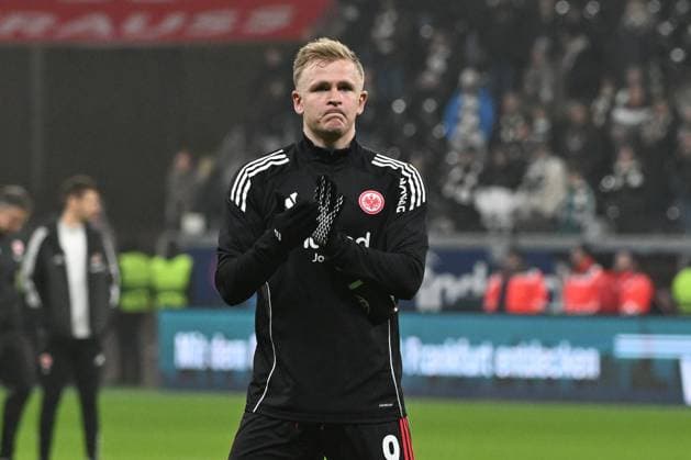 09 11 2025, xpsx, Soccer 1 Bundesliga, Eintracht Frankfurt 1 FSV Mainz 05 v l Jonathan Jonny Burkardt Eintracht Frankfurt thanks the Mainz fans DFL DFB REGULATIONS PROHIBIT ANY USE OF PHOTOGRAPHS as IMAGE SEQUENCES and or QUASI VIDEO Frankfurt am Main