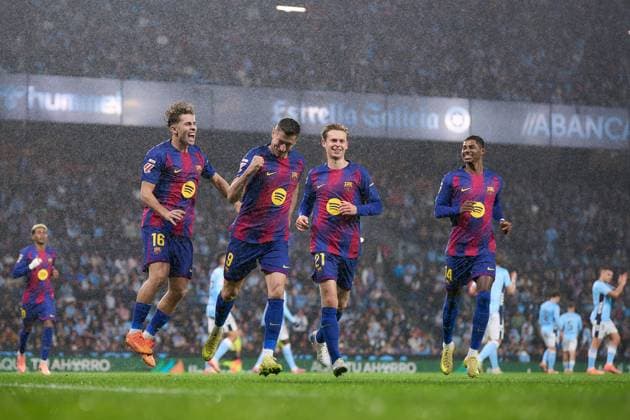 ESP: RC Celta - FC Barcelona, Barca Liga match 2025-2026, Date 12 Robert Lewandowski of FC Barcelona celebrates after scoring goal during the La Liga match 2025-2026, date 12 between RC Celta and FC Barcelona played at Abanca Balaidos Stadium on November 09, 2025 in Vigo, Spain. kpng Copyright: xPedroxOMinax xPRESSINx PM_251109_CEL_BAR_011