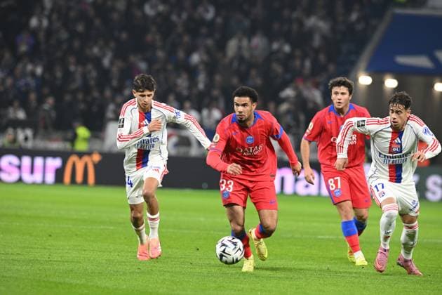 Football : Olympique Lyonnais v Paris Saint Germain PSG -French ligue 1 Warren ZaÃ¯re-Emery of Paris during the French ligue 1 match between Olympique Lyonnais and Paris Saint Germain PSG at Groupama Stadium Decines Charpieu Lyon on November 09 2025 , France  Copyright: xALLILI_MOURADx