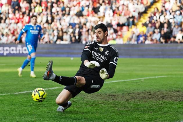 Thibaut Courtois (Real), NOVEMBER 9, 2025 - Football Soccer : Spanish LaLiga EA Sports match between Rayo Vallecano de Madrid - Ral Madrid CF at the Estadio de Vallecas in Madrid, Spain. Noxthirdxpartyxsales  aflo_309916500
