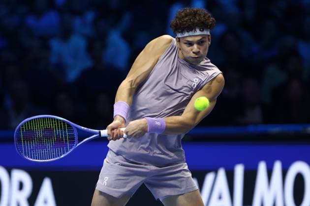 Ben Shelton (USA) controls the ball, Day 1, Nitto ATP, Tennis Herren Finals 2025, INALPI Arena, November 9, 2025, Turin, Italy.