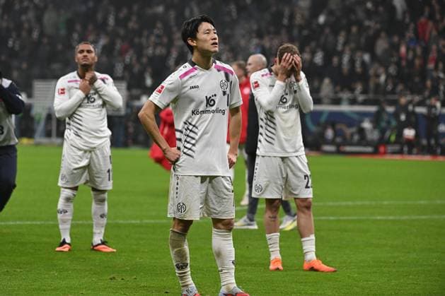 09 11 2025, xpsx, Soccer 1 Bundesliga, Eintracht Frankfurt 1 FSV Mainz 05 v l Jae Sung Lee FSV Mainz 05 Disappointed, sad, frustrated DFLB DFB REGULATIONS PROHIBIT ANY USE OF PHOTOGRAPHS as IMAGE SEQUENCES and or QUASI VIDEO Frankfurt am Main