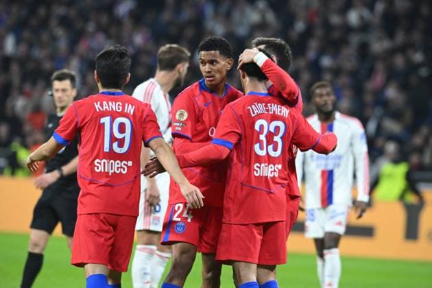 Football : Olympique Lyonnais v Paris Saint Germain PSG -French ligue 1 Warren ZaÃ¯re-Emery of Paris during the French ligue 1 match between Olympique Lyonnais and Paris Saint Germain PSG at Groupama Stadium Decines Charpieu Lyon on November 09 2025 , France  Copyright: xALLILI_MOURADx