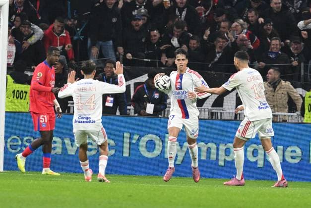 Football : Olympique Lyonnais v Paris Saint Germain PSG -French ligue 1 Afonso Moreira of Lyon during the French ligue 1 match between Olympique Lyonnais and Paris Saint Germain PSG at Groupama Stadium Decines Charpieu Lyon on November 09 2025 , France  Copyright: xALLILI_MOURADx