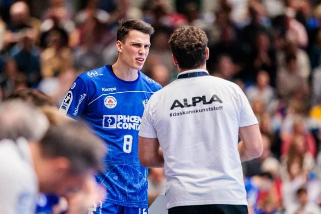 v l Frederik Simak TBV Lemgo Lippe, 08 , Florian Kehrmann TBV Lemgo Lippe, Coach GER, TBV Lemgo Lippe vs TSV Hannover Burgdorf, Handball, 1 Bundesliga, Matchday 11, Season 2025 2026, 09 11 2025 GER, TBV Lemgo Lippe vs TSV Hannover Burgdorf, Handball, 1 Bundesliga, Matchday 11, Season 2025 2026, 09 11 2025 Lemgo Copyright: xEibner-Pressefoto JanxRollingerx EP_JSK