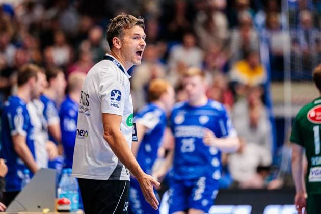 Christian Prokop TSV Hannover Burgdorf, Coach gestures GER, TBV Lemgo Lippe vs TSV Hannover Burgdorf, Handball, 1 Bundesliga, Matchday 11, Season 2025 2026, 09 11 2025 GER, TBV Lemgo Lippe vs TSV Hannover Burgdorf, Handball, 1 Bundesliga, Matchday 11, Season 2025 2026, 09 11 2025 Lemgo Copyright: xEibner-Pressefoto JanxRollingerx EP_JSK