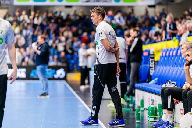 Christian Prokop TSV Hannover Burgdorf, Coach GER, TBV Lemgo Lippe vs TSV Hannover Burgdorf, Handball, 1 Bundesliga, Matchday 11, Season 2025 2026, 09 11 2025 GER, TBV Lemgo Lippe vs TSV Hannover Burgdorf, Handball, 1 Bundesliga, Matchday 11, Season 2025 2026, 09 11 2025 Lemgo Copyright: xEibner-Pressefoto JanxRollingerx EP_JSK