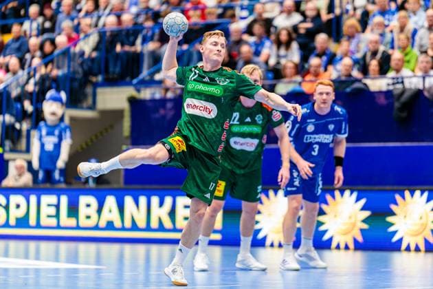 August Baskar Pedersen TSV Hannover Burgdorf, 17 on seven-meter 7-meter throw GER, TBV Lemgo Lippe vs TSV Hannover Burgdorf, Handball, 1 Bundesliga, Matchday 11, Season 2025 2026, 09 11 2025 GER, TBV Lemgo Lippe vs TSV Hannover Burgdorf, Handball, 1 Bundesliga, Matchday 11, Season 2025 2026, 09 11 2025 Lemgo Copyright: xEibner-Pressefoto JanxRollingerx EP_JSK