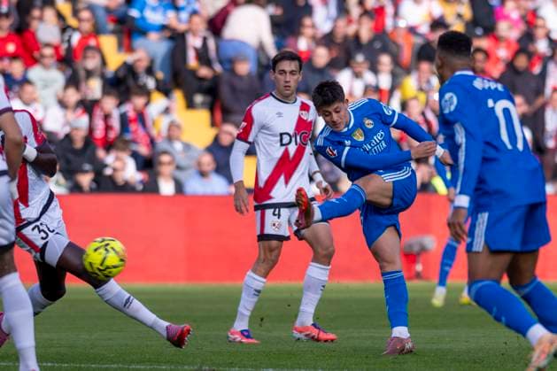 November 9, 2025, Madrid, Madrid, Spain: ARDA GULER of Real Madrid CF shoots for goal during the LaLiga EA Sports match between RAYO VALLECANO DE MADRID Vs. REAL MADRID CF at Estadio de Vallecas on November 09, 2025 in Madrid, Spain. Madrid Spain - ZUMAc312 20251109_zsp_c312_239 Copyright: xOscarxManuelxSanchezx