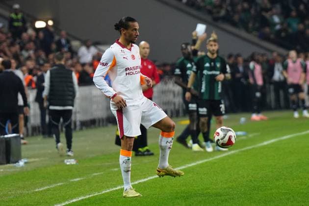 KOCAELI, TURKEY - NOVEMBER 9: Leroy Sane of Galatasaray during the Trendyol Turkish Super League match between Kocaelispor and Galatasaray SK at Kocaeli Stadium on November 9, 2025 in Kocaeli, Turkey. Kocaeli Turkey Copyright: xSeskimphotox Kocaeli-GSaray_091125 (158)